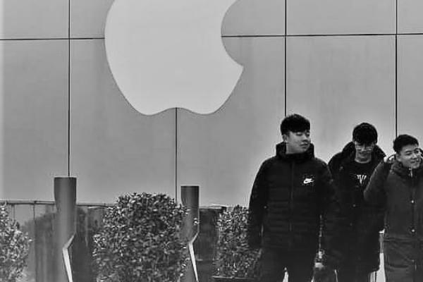 Οι επενδύσεις δισ. κατά ιών δεν έσωσαν την Apple από τον κορονοϊό
